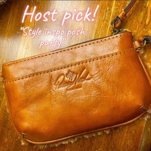 HP 🎉Patricia Nash fur wristlet